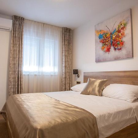 Rooms & Apartments Toni Stobreč Extérieur photo