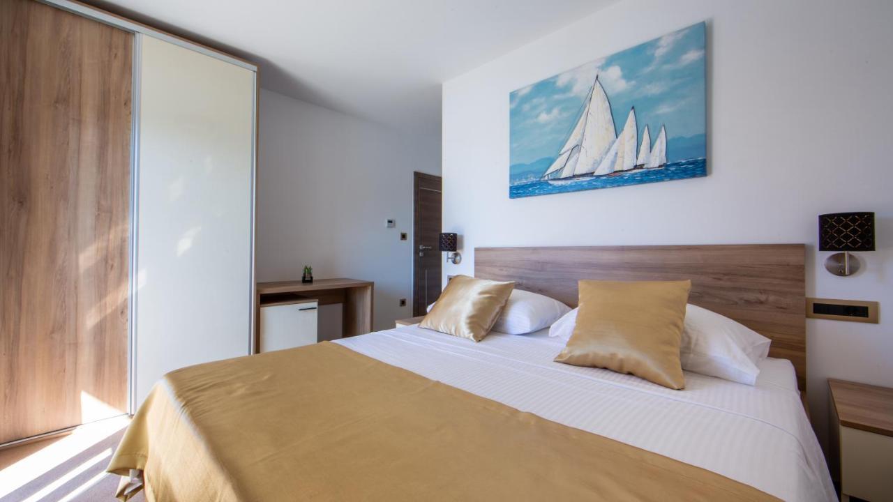 Rooms & Apartments Toni Stobreč Extérieur photo