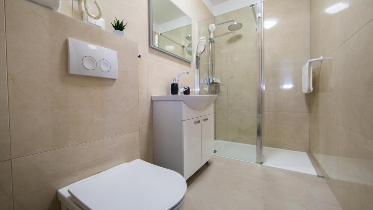 Rooms & Apartments Toni Stobreč Extérieur photo
